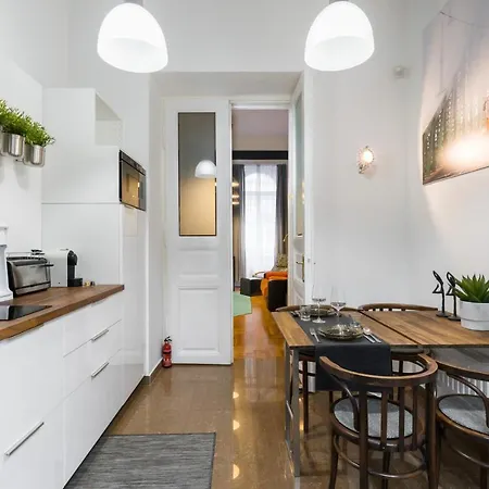 Lejlighed Z Loft Apartment-1 Br- Downtown