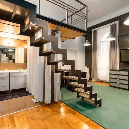 Lejlighed Z Loft Apartment-1 Br- Downtown